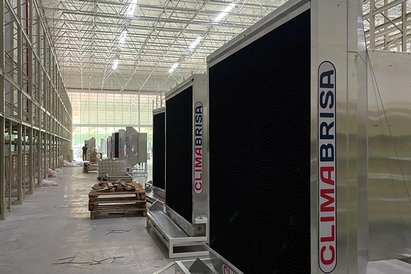 Climatizadores instalados em linha de produção