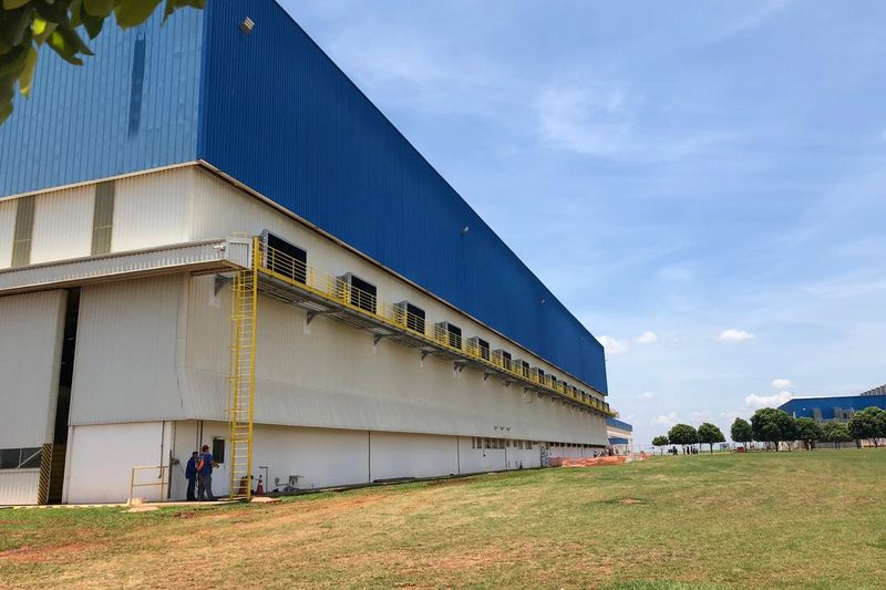 Climatizadores em galpão industrial